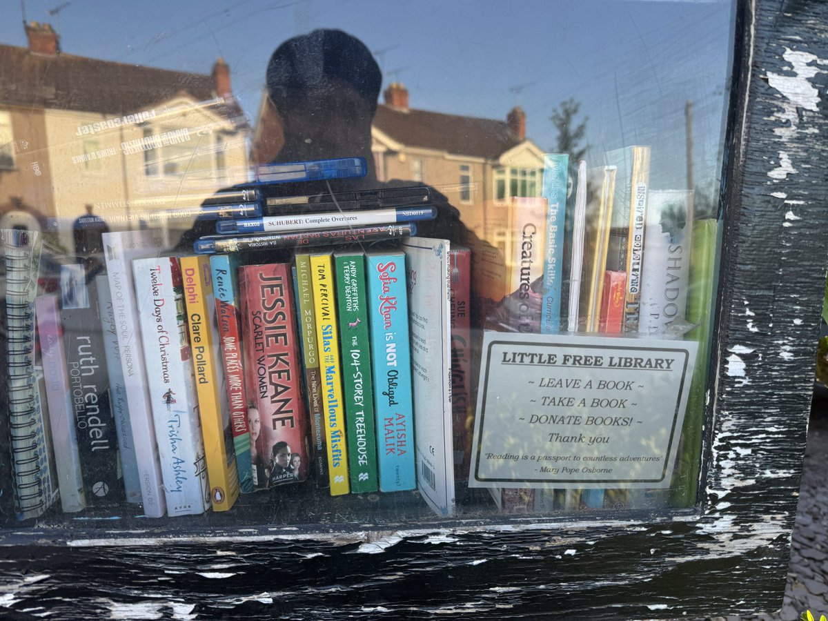 Second session of the day with <a href="/CllrJMcNicholas/">John McNicholas</a> in Lower Stoke. Fantastic weather and amazing response on the #LabourDoorStep.  Thanks to everyone for engaging with us.  Photo of street Library running since Covid #ThisisLowerStoke #ThinkLocalVoteLocalVoteLabou