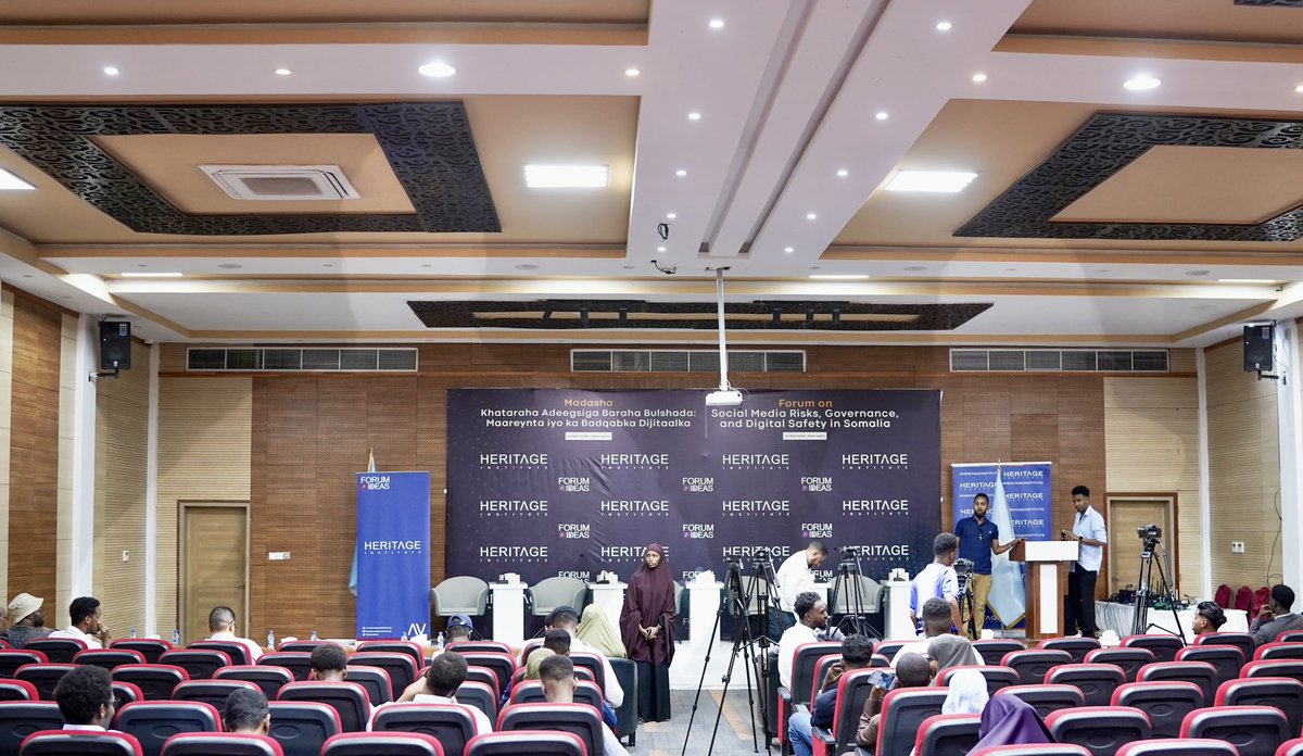 NasraBashiir's tweet image. Chairperson of @Somalia_NIHRC, @DrMaryanQasim, said growing risks on social media including false information, online harassment and breaches of privacy are eroding basic rights.

Addressing a forum hosted by the @HIPSINSTITUTE on digital safety and governance, she said