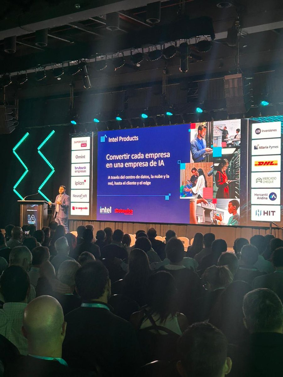 datawisesa's tweet photo. 📸Presentes en @somospymes “IA para PyMEs” - Rosario.

Vivimos un encuentro increíble en Salones Puerto Norte, conectando con más de 1.200 líderes que, al igual que nosotros, creen en el poder transformador de la tecnología.

¡Gracias a todos los que se acercaron a nuestro stand! https://t.co/hHs25JpHSf