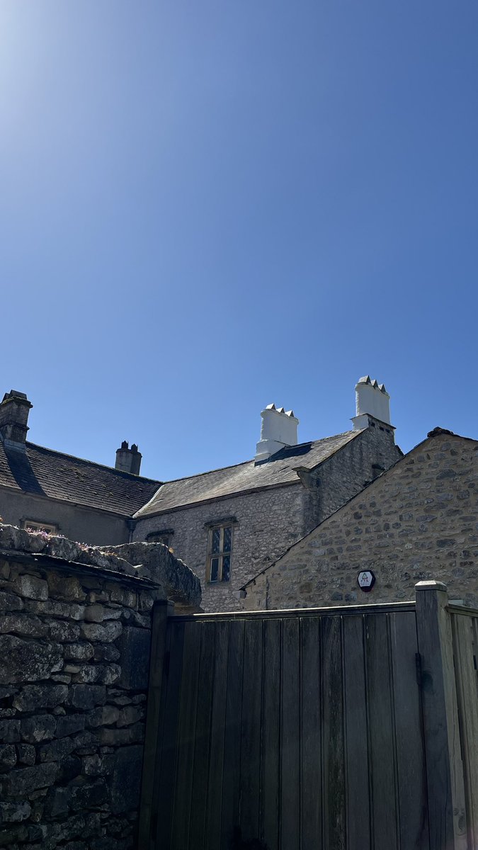 CharlesBewley2's tweet image. Lovely 🤩 what about #Caturday and is #ChimneyWednesday a thing? 🤷‍♂️😆