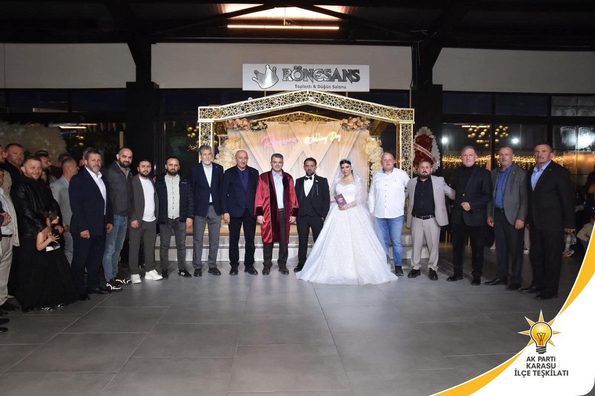 İlçe Başkanımız Recep Aksu ve yönetim kurulu üyelerimizle birlikte, Resüller Mahalle Muhtarımız Osman Keskin’in düğün cemiyetine katılım sağladık.

Çiftimize bir ömür boyu mutluluklar diliyoruz. 💍

#AKParti #Karasu #Düğün #HayırlıOlsun #BirlikBeraberlik