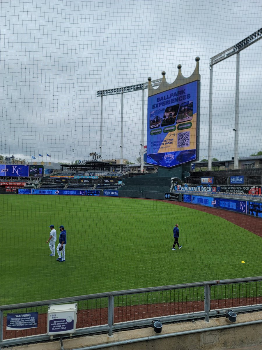 jbs9096's tweet image. Got off work early today, now at the Royals game. #BALvsKC ⚾️⚾️⚾️⚾️