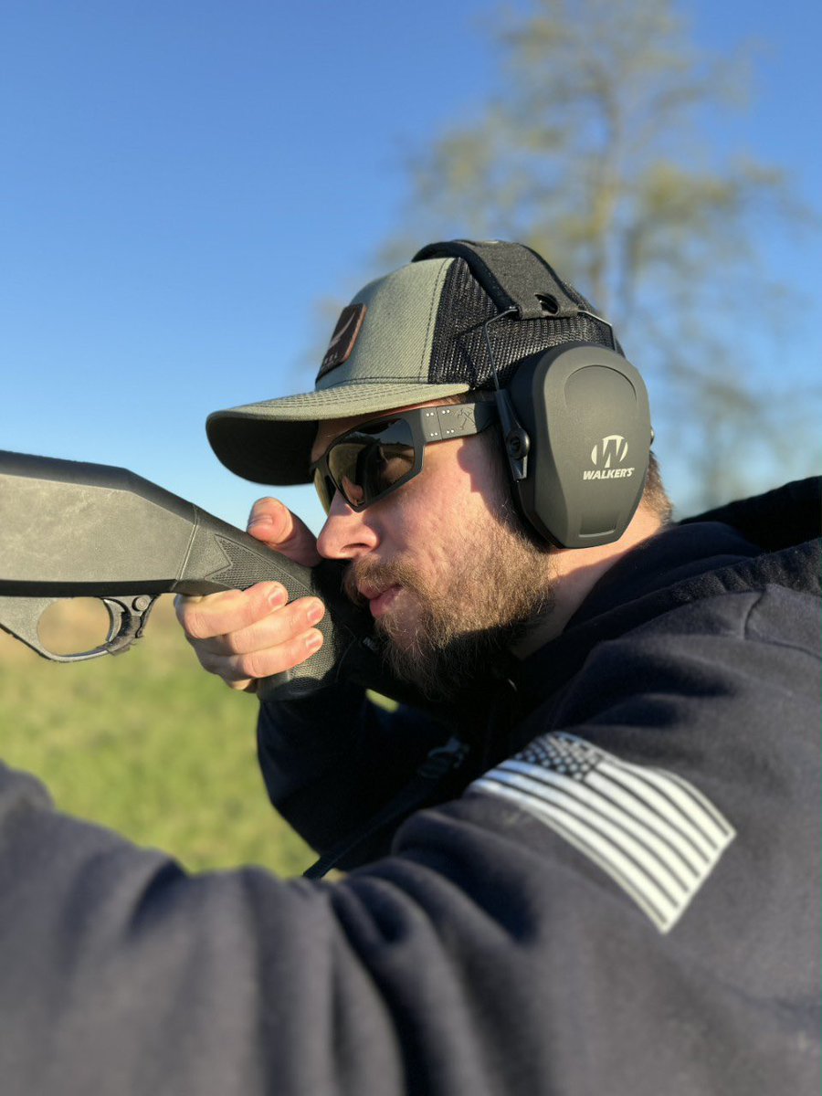 paboyzoutdoors1's tweet image. Range day 😎

🎧: @walkersgsm 
🧢: @kestrelknives 

#range #shooting #walkers #kestrelknives #whatgetsyououtdoors