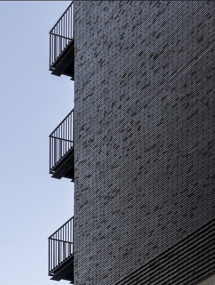 UnthinkableBld's tweet image. DEOS Office Building Chișinău by DEOS Architecture creates a dialogue between historical context and contemporary form through its design approach.
@parametricarch 
#Architecture #Chisinau #OfficeDesign #ContemporaryArchitecture