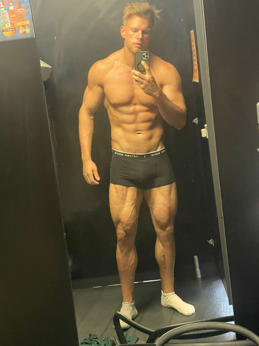 ALEXANDERSTEELL's tweet photo. Blond King in sweaty socks.😏👑 https://t.co/sDg7arIOK2