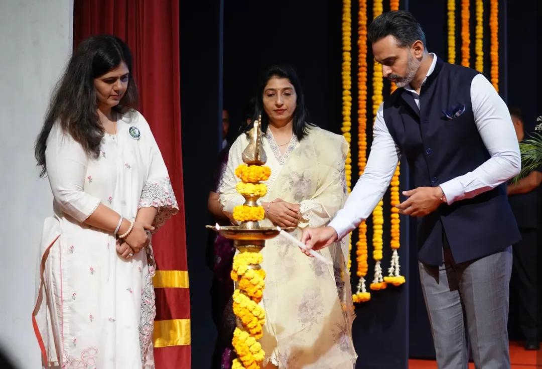 mahascac's tweet photo. Commemorating World Earth Day, the Department of Environment and Climate Change, GoM officially unveiled the State Climate Action Cell (SCAC) website along with launching three key initiatives: Vasundhara Rakshak Abhiyan 2026, Maha R-PET Campaign, and the Emission Trading Scheme https://t.co/XO4E1g5aoZ