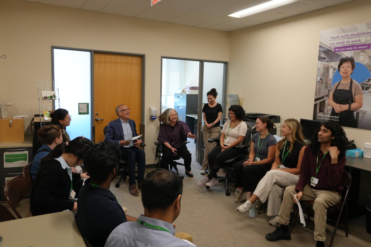 HBKidsHospital's tweet image. Thank you, Hon. @Rob_Oliphant and the federal government of Canada for supporting 29 Canada Summer Jobs positions at Holland Bloorview this summer. We’re grateful for the continued investment in youth employment and our community. 
#CanadaSummerJobs #YouthEmployment #TeamHB