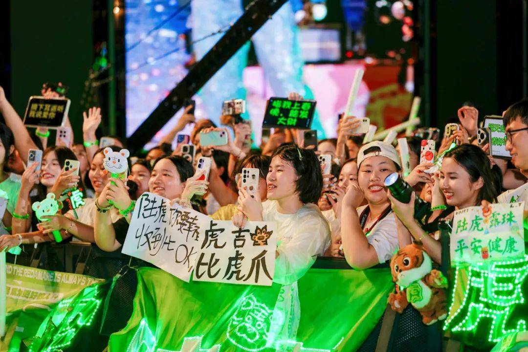 CalGam1990's tweet image. [Just finished the Super Variety Show taping!  The cast’s energy was contagious—laughed till my sides hurt u0026 left with a huge smile. Who’s excited to watch the episode ♀ #VarietyShow #TapingDay #FunTimes]，