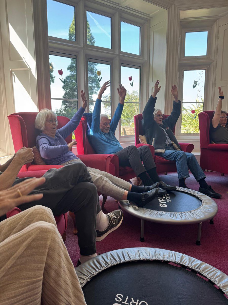 Bristolcarehome's tweet image. 🏃‍♂️💪 Morning Exercise at Glebe House 💪🏃‍♀️

This morning at Glebe House, we were joined by Zion, our physiotherapist, for a fun and energising exercise session 😊🌿😊

#GlebeHouse #StayActive #Wellbeing #Physiotherapy #HealthyHeart