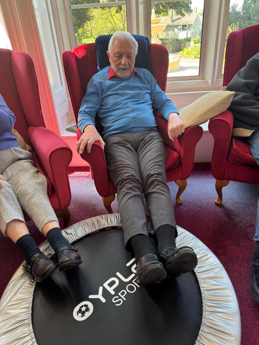 Bristolcarehome's tweet image. 🏃‍♂️💪 Morning Exercise at Glebe House 💪🏃‍♀️

This morning at Glebe House, we were joined by Zion, our physiotherapist, for a fun and energising exercise session 😊🌿😊

#GlebeHouse #StayActive #Wellbeing #Physiotherapy #HealthyHeart