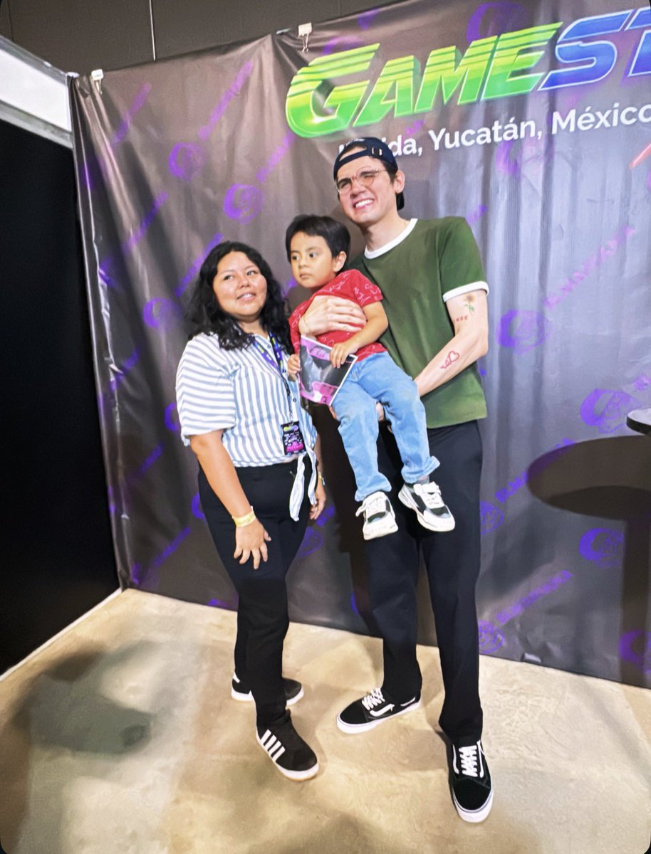 aro_cb's tweet photo. @elmarianaa Te amo mucho, quería abrazarte desde el inicio pero estaba bien tiesa jaja 😭❤️‍🩹 espero vernos pronto girasolcito 🌻
Gracias por tus bellas palabras niño bonito. https://t.co/JuZGxAHXjp