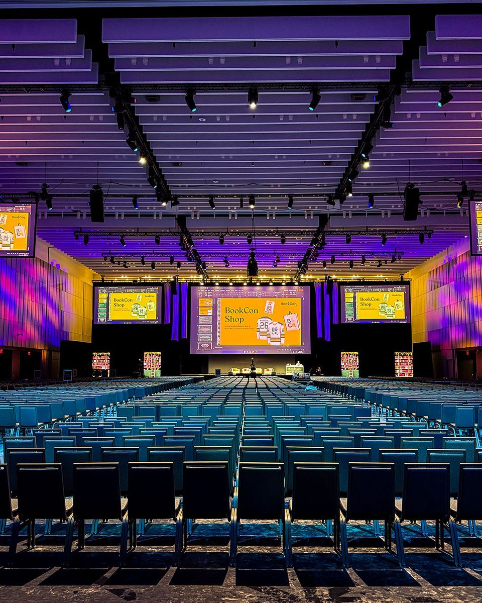 ReactionAV's tweet photo. BookCon 2026 brought authors and fans together for panels, signings, and live conversations in NYC.📚✨The main stage delivered clean visuals, balanced lighting, and clear audio across the room.🎤📺 

#AV #EventProduction #MainStage #EventPros #BookCon https://t.co/nQLbUS6A4z