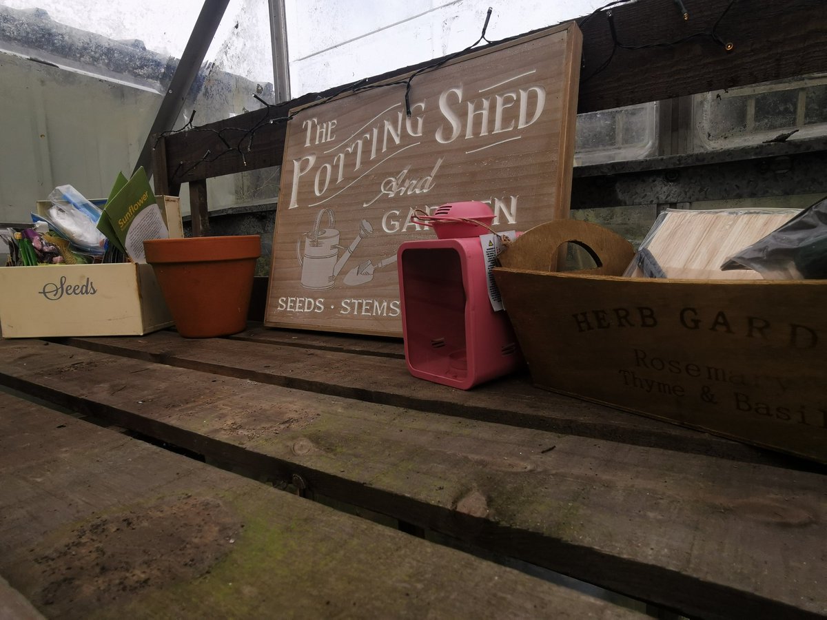 homemadedad's tweet image. I did a thing!

After 1 of the storms destroyed the greenhouse. I thought this season was ruined. Then last week I bought a new polytunnel. I was dismantling the greenhouse to get rid but decided to give it 1 more life, in a different spot...
#dadlife
#gardening
#growingmyown