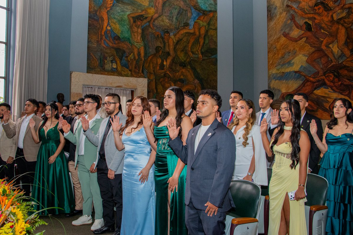 ¡Estamos emocionados! Felicitaciones a las y los nuevos egresados de la Facultad de Minas, quienes hoy llegan a este umbral, 541 nuevas razones para creer en el conocimiento: 390 profesionales de pregrado, 97 especialistas, 48 magísteres y 6 doctores 🎓