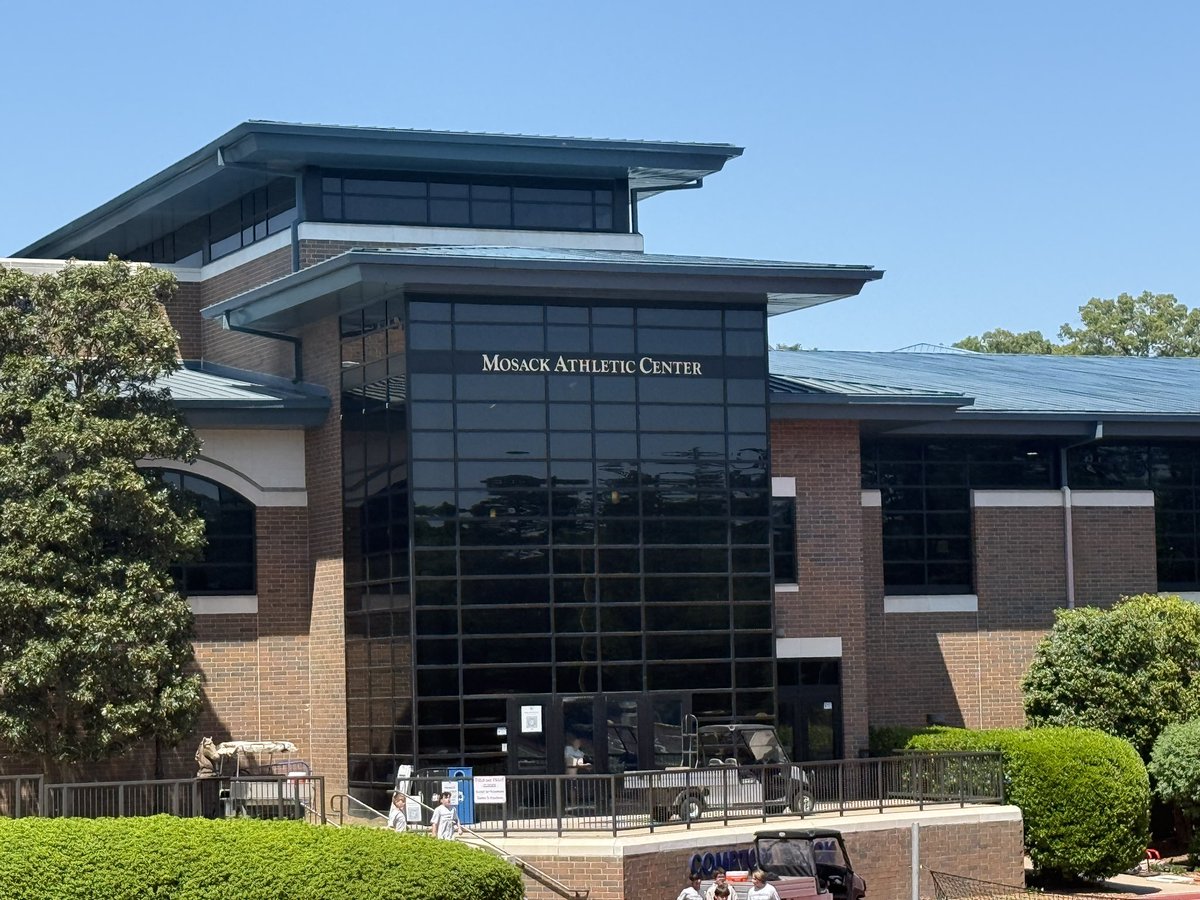 CoachCoax17's tweet image. Great visit with well-respected winner in Coach @ChadGrier_ at @PDS_ChargersFB. Many talented young men! Thanks for the hospitality! #ACE