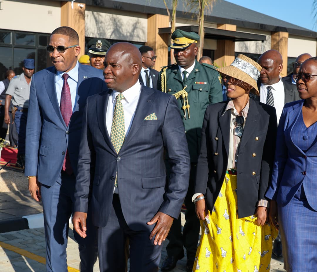 ZBCNewsonline's tweet image. BOTSWANA PRESIDENT PRAISES GEO POMONA WASTE MANAGEMENT FACILITY

President of the Republic of Botswana, His Excellency Duma Boko, praised the Geo Pomona Waste Management Facility as a landmark in regional waste management innovation during a tour of the site.

#Zimbabwe #Botswana