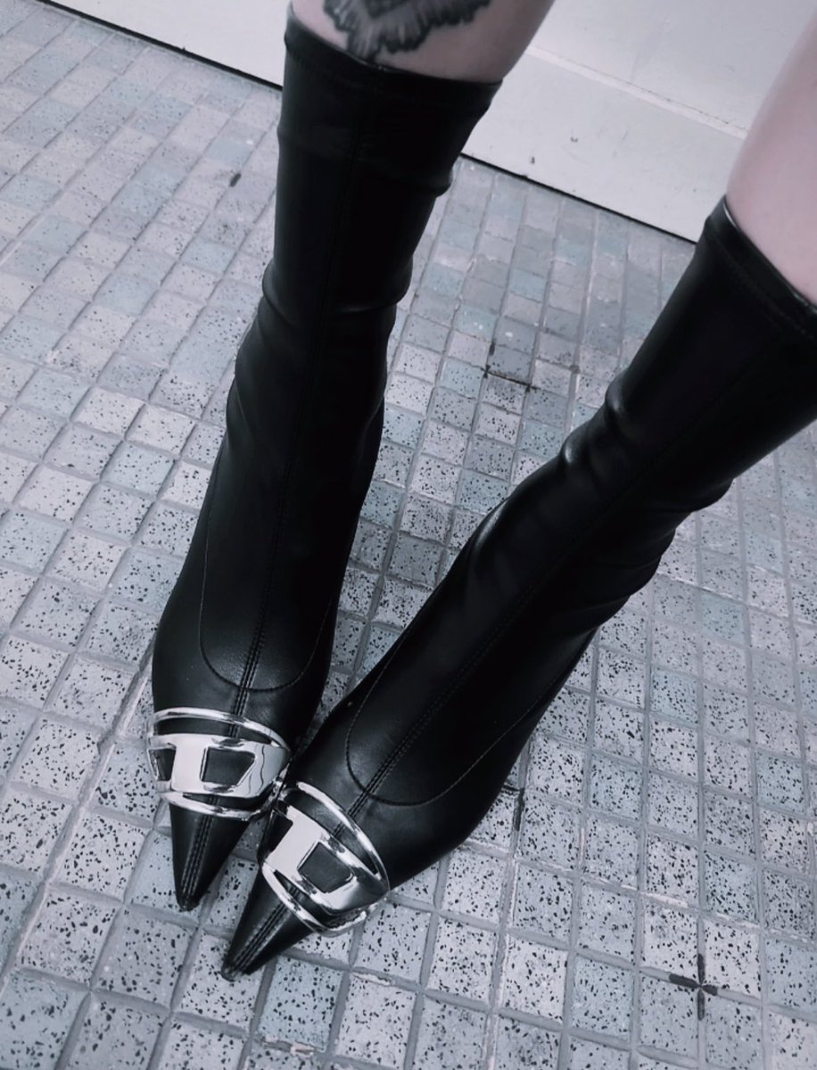 -How beautiful are the feet of those who bring good news.- † † †