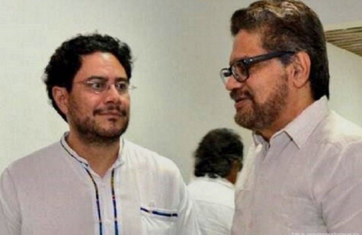 Se filtra foto de <a href="/ABDELAESPRIELLA/">Abelardo De La Espriella</a> con peligroso narco. Ah no, perdón , es la foto del candidato de Coronell con el asesino de Miguel Uribe.