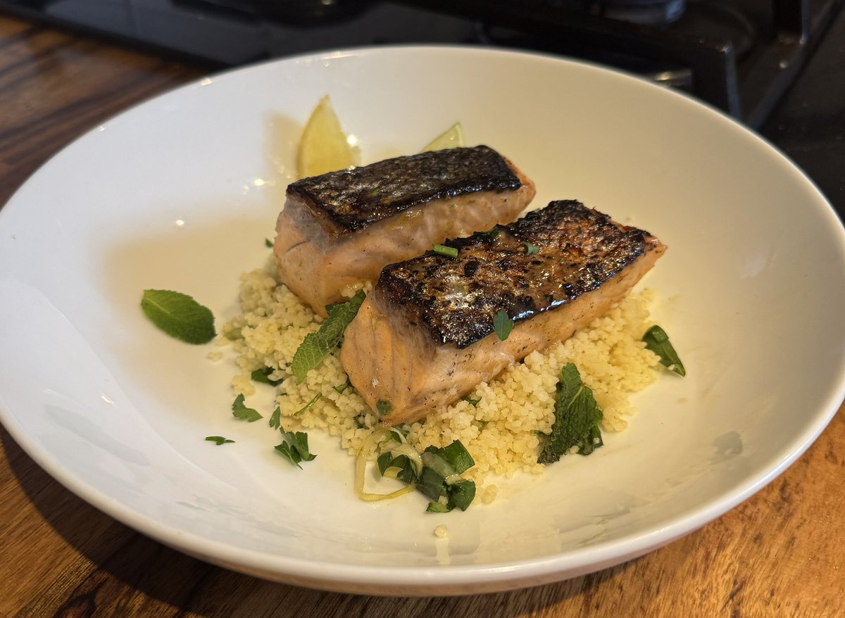 cookingphotos's tweet image. Salmon marinated in lemon, lime zest and juice with honey and olive oil. Mixed herb cous cous. Feeling healthy!
#Foodie #recipe #foodphotography