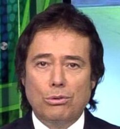 El profe Carlos Antonio Velez acaba de barrer el piso con el lamebotas de Lorenzo,un tal César augusto Londoño.