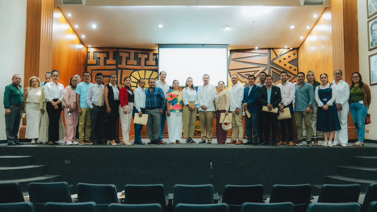 En sesión extraordinaria presencial, el pleno del Consejo Provincial del Guayas eligió por unanimidad a Carlos Encalada Villacís como nuevo Viceprefecto de la provincia, a partir de la terna presentada por la prefecta <a href="/marcelaguinaga/">Marcela Aguiñaga</a>.

🤝 Esta designación se realizó conforme a la