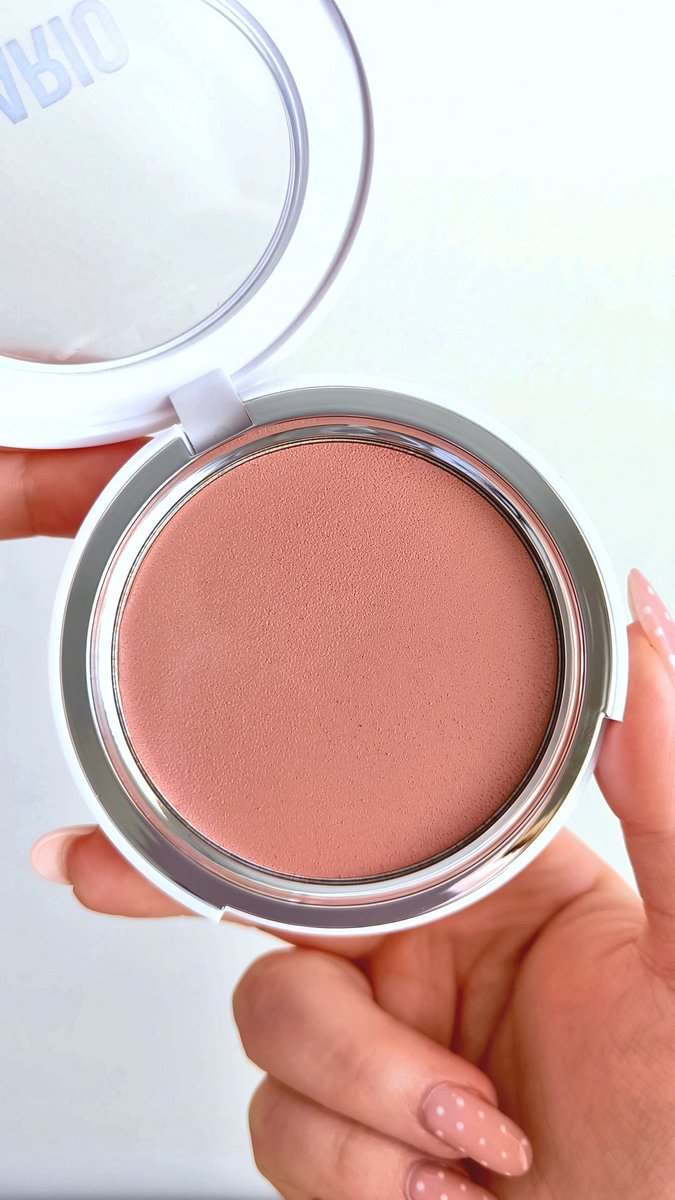 emilylbacon's tweet image. @MakeupByMario soft pop plumping blush veil in "barely blushing" 🩷🌸
#creamblush #swatch #pinkblush #makeupbymario #blushveil