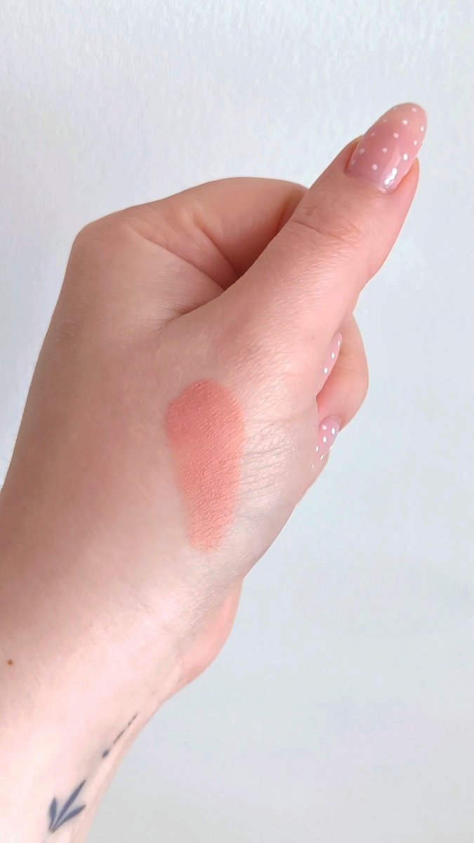 emilylbacon's tweet image. @MakeupByMario soft pop plumping blush veil in "barely blushing" 🩷🌸
#creamblush #swatch #pinkblush #makeupbymario #blushveil