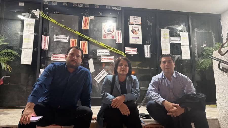 TribunaSonora's tweet image. #Sonora | Acusan diputados de la oposición, de Movimiento Ciudadano y del PRI como ilegal la sesión del Congreso del Estado a la que no les permitieron ingresar 🗣️