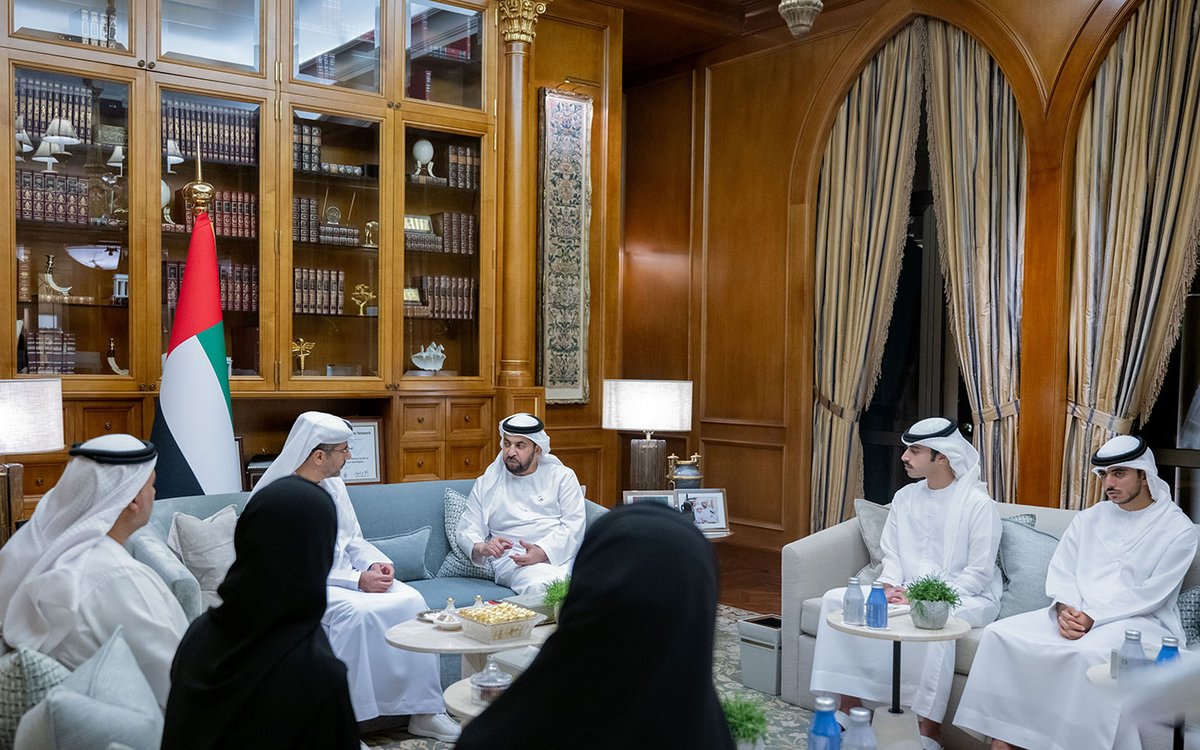 RRCDR_AD's tweet photo. حمدان بن زايد يستقبل وفد مجموعة موانئ أبوظبي ويطلع على مستجدات تطوير البنية التحتية البحرية في الظفرة https://t.co/0uMvdXUwXY https://t.co/mdrrOq5uhw