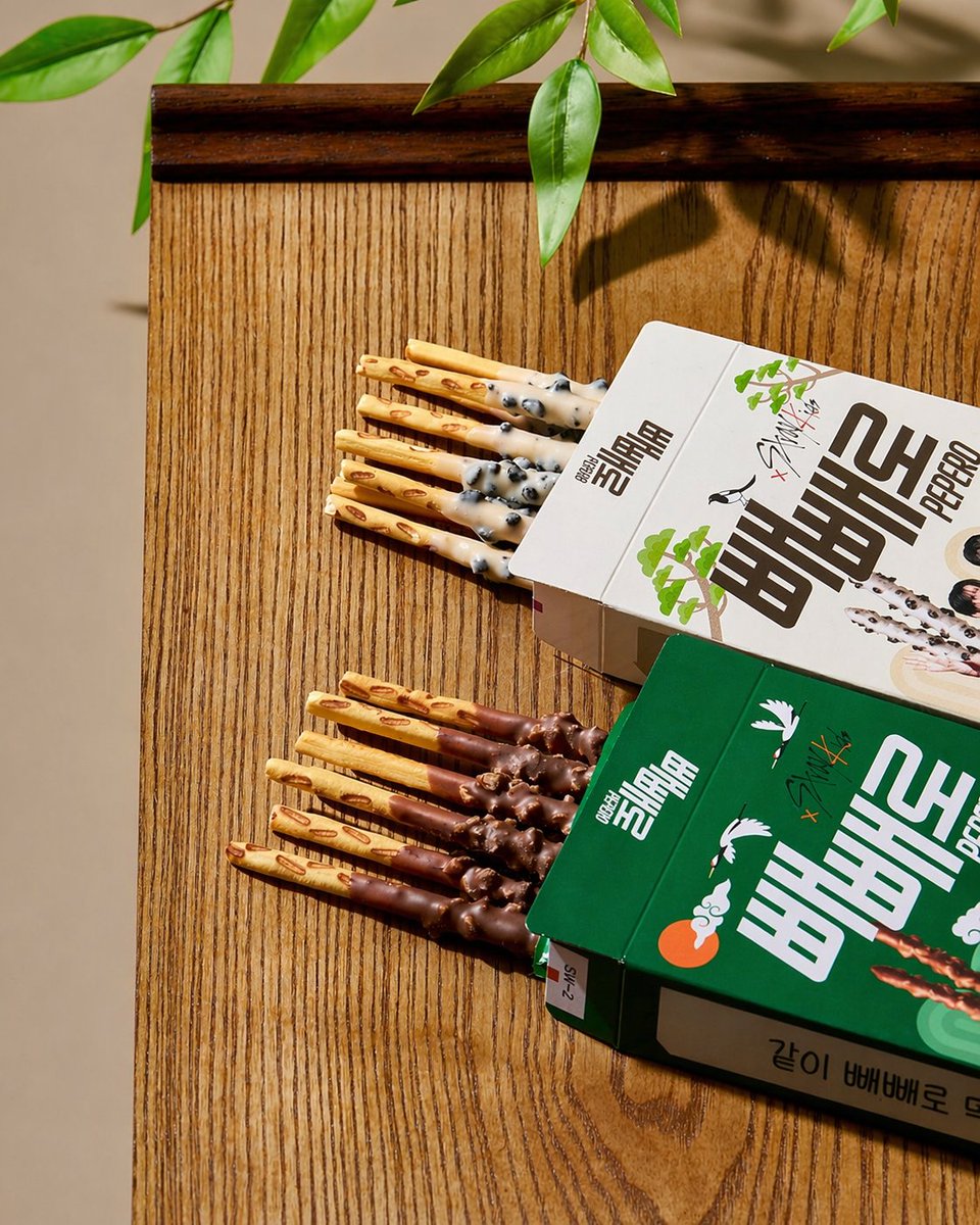 JaponShop's tweet image. 🎤🍫 PEPERO STRAY KIDS | WHITE COOKIE &amp;amp; CHOCOLATE 🍫🎤
K-pop + snack 😏
🤍 White Cookie (choco blanco + galleta)
🍫 Chocolate clásico

Crujientes, cremosos y coleccionables 💥
👉 Disponible en JaponShop.com
#StrayKids #Pepero #KFood #JaponShop