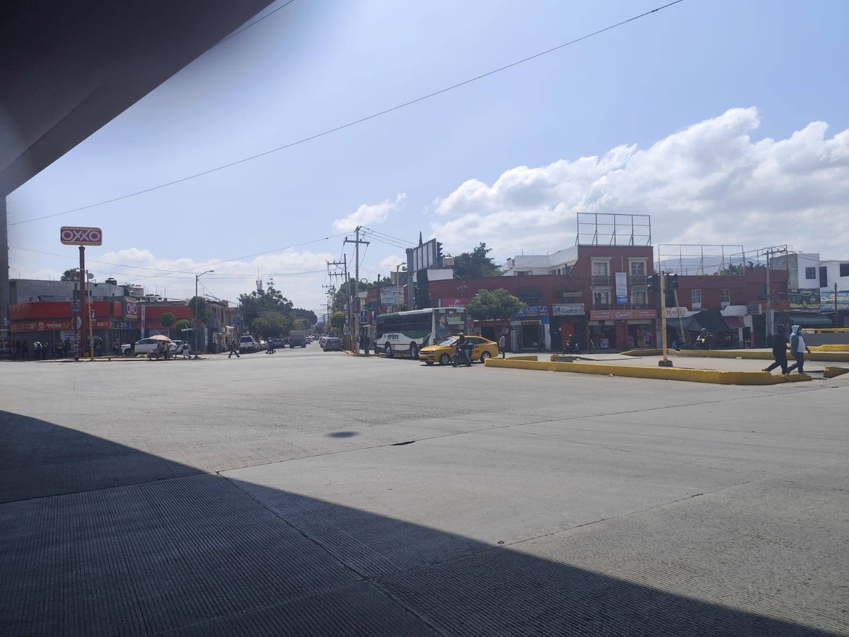 ELPINERO's tweet image. #FOTOREPORTE 📸 |  #Oaxaca: Protestas del PAAE cumplen 8 días; mantienen bloqueos en Cinco Señores y Av. Universidad

➡️ Integrantes del PAAE de la #Sección22 continúan con bloqueos en la zona de #CincoSeñores y avenida Universidad, a la altura de Planeación Educativa, como parte