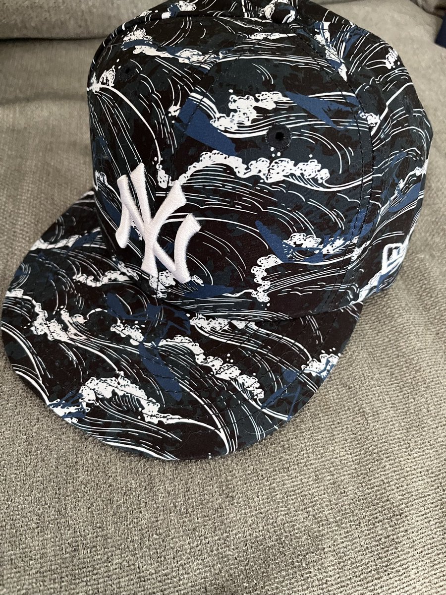 Muzixndmd's tweet image. #YankeesCapOfTheDay
@Yankees @YESNetwork @NewEraCap #ToyotaPinstripePride ocean waves snapback. One of my favorite snappers. #YankeesTwitter. #RepBX. #UnitedByCaps. #LidsLoyal. #NYYCapOfTheDay