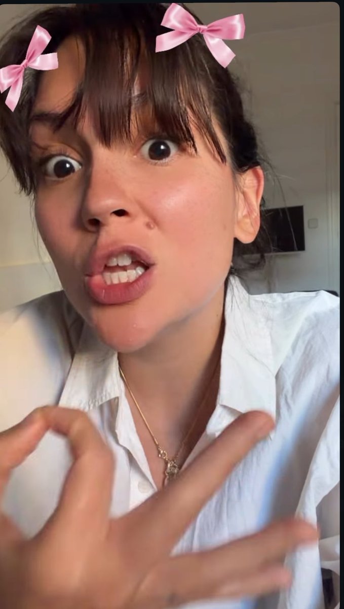 Silvio con moñito 🎀 tweet media