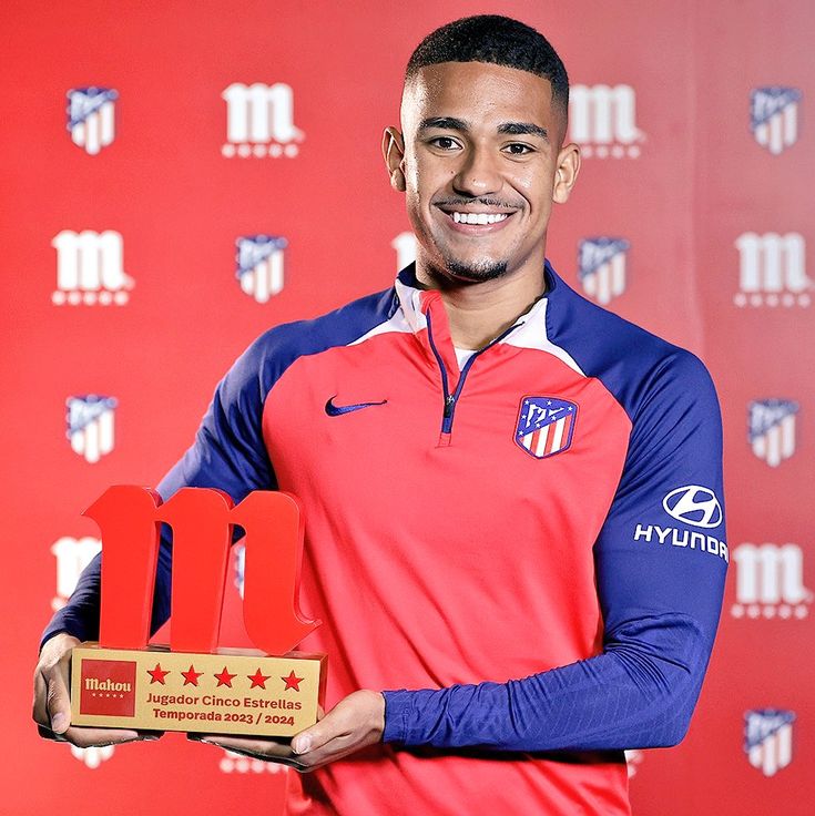 GxlDeTrippiz's tweet photo. No le hacía falta hacer el tribunero y el tonto, solo jugó al fútbol.

Y su segunda temporada (floja) es mil veces mejor que la de Almada https://t.co/Xtg5mdrKl8