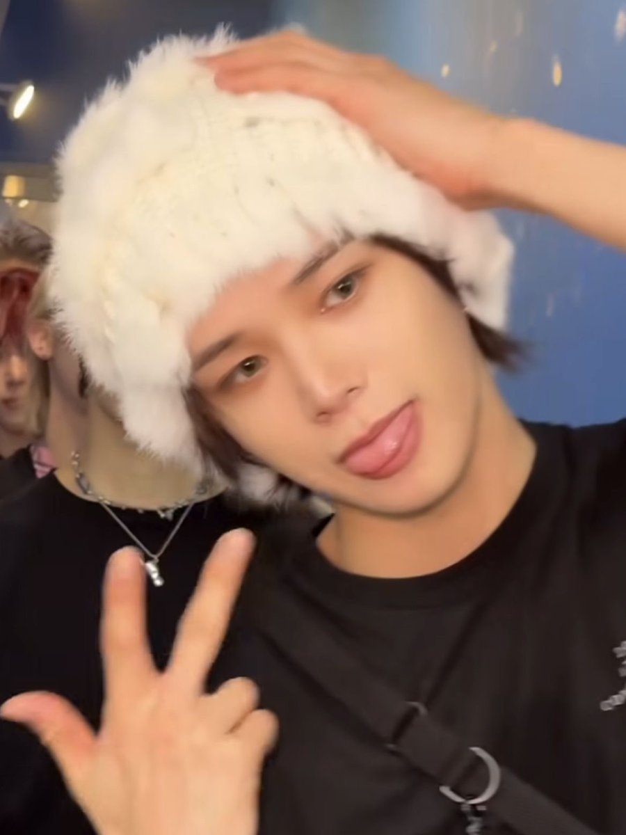 emi !! 🎸 tweet media