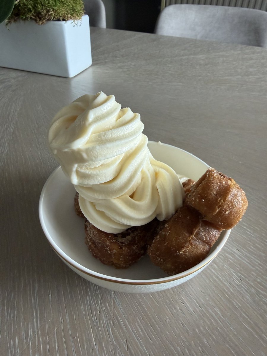 CHRIS_MAGIC_DCL's tweet photo. Churro waffles pro level! Add some soft serve! Cabanas closes at 10:45 and soft serve opens at 10:45 it's like they almost want you to do it! @BackToTheMouse @RopeDropOnDeck @theDCLdude @TinFoilMEars @TheDCLBlog https://t.co/jOOZdpHo6x