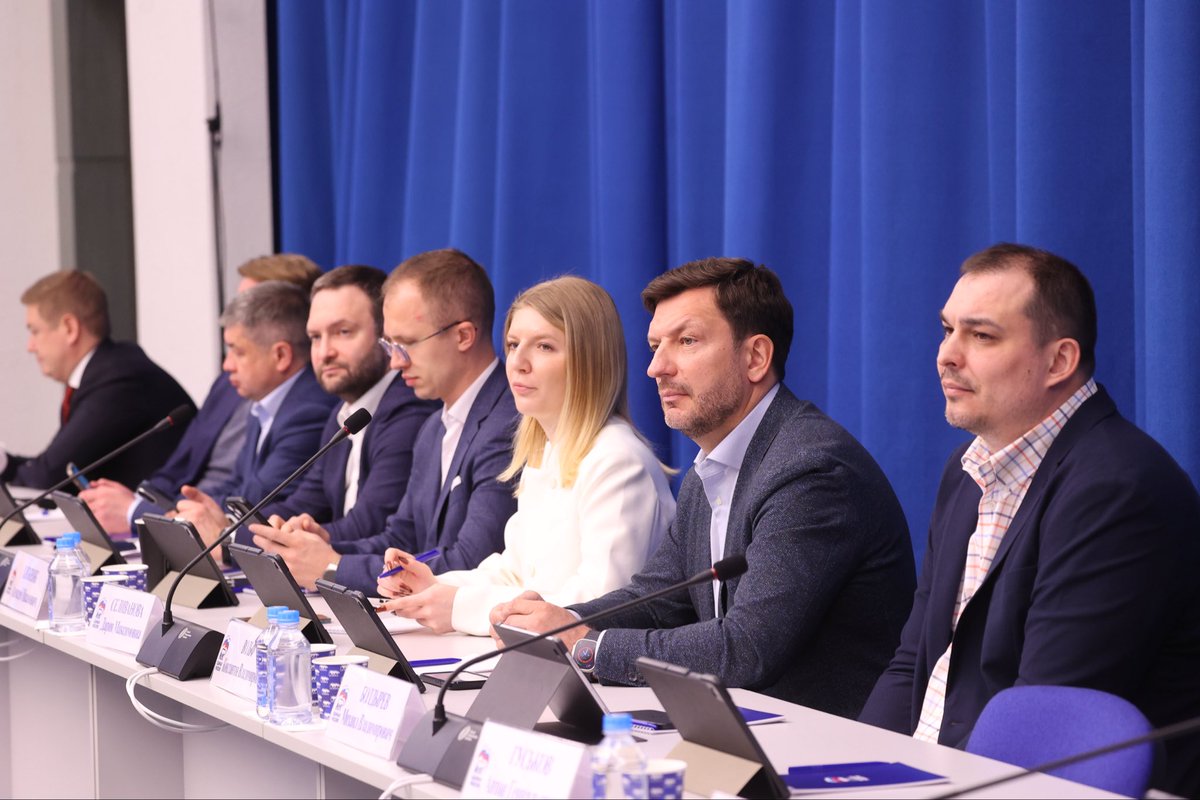 m_boldyrev's tweet photo. Совместное заседание Комиссии Бюро Высшего совета партии «Единая Россия» по опережающему социально-экономическому развитию и Экспертного совета по развитию платформенной экономики при Комитете Государственной Думы по экономической политике. https://t.co/wfxHjS1jzv