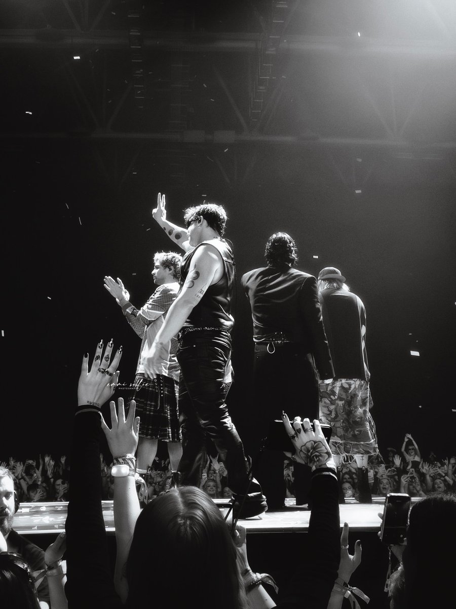 scrpioemmi's tweet photo. ⭐️ EVERYONE'S A STAR TOUR ⭐️

@5SOS by me / @emmisphoto 
do NOT redistribute without credit

📍 oslo, norway
@Luke5SOS @Ashton5SOS @Michael5SOS @Calum5SOS https://t.co/UqWiZo60Oq