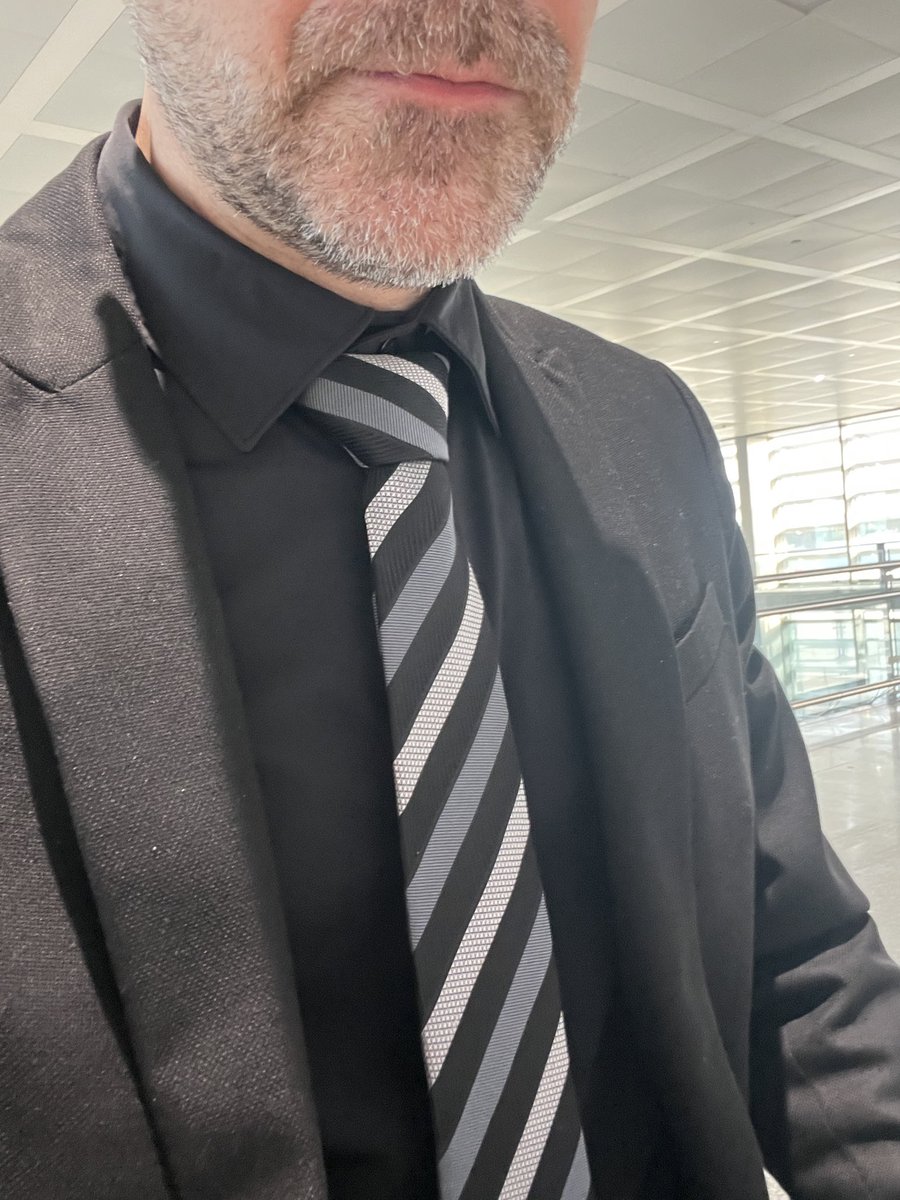mario10oficial's tweet photo. La #JusticiaPoetica no descansa. Hoy en Málaga para la prueba preconstituida de una menor violada por tres energúmenos en los baños de su colegio.

Llegaré a mi casa en Oviedo hacia las 2:00 de la mañana. Pero feliz porque hoy estamos mucho más cerca de una sentencia condenatoria https://t.co/mWpAWch7js