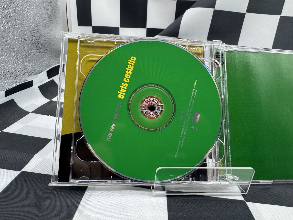 WilliamJGraham's tweet image. Check out The Very Best of Elvis Costello (CD, Apr-2001, 2 Discs, Rhino Records) ebay.us/m/YGYPXW #eBay via @eBay 
The Very Best of Elvis Costello is a 2-disc CD set released in April 2001 by Rhino Records. This compilation album features mint condition discs in a standard
