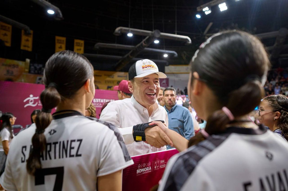 AlfonsoDurazo's tweet photo. Inauguramos los Juegos Deportivos de Educación Básica, un encuentro que fomenta la sana convivencia, el respeto y el espíritu de equipo entre nuestras y nuestros estudiantes.
Celebramos el esfuerzo, la disciplina y el talento de niñas, niños y jóvenes que, a través del deporte, construyen hábitos saludables y fortalecen su desarrollo.

#sonorasetansforma #tierradeoportunidades