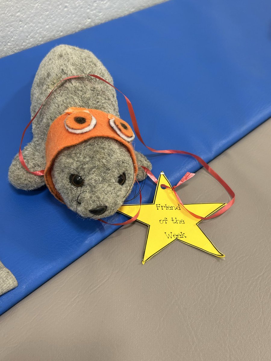 ConservativeGG3's tweet image. Lucille was chosen to be our Friend of the Week! 😂😂😂

Yes, that is a Gritty headband she’s wearing! 😉🥅🏒🧡🖤

#ClassPet #Funny #TeacherLife #IgniteTheOrange
