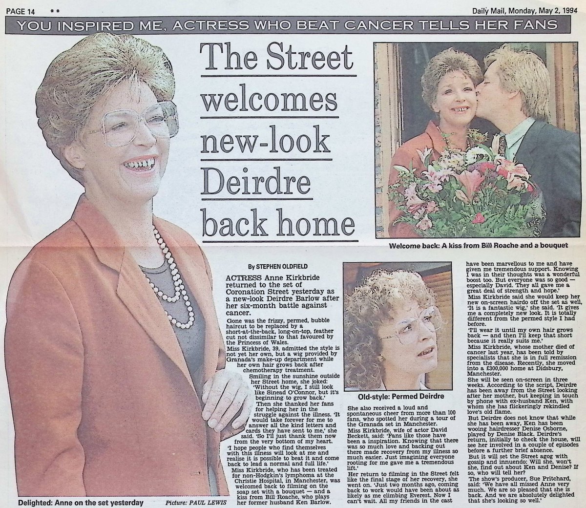 TvDidYouSee's tweet image. #OnThisDay 2 May 1994
The newspapers welcome #AnneKirkbride's return to the #CoronationStreet set. 
The Sun: AIN'T SHE STREET - Stunning Deidre star wows TV crowds
Daily Mail: THE STREET WELCOMES NEW-LOOK DEIDRE BACK HOME