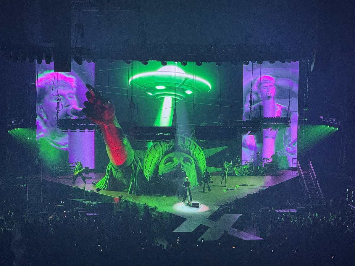 Happy birthday to the multi genre king 🥳