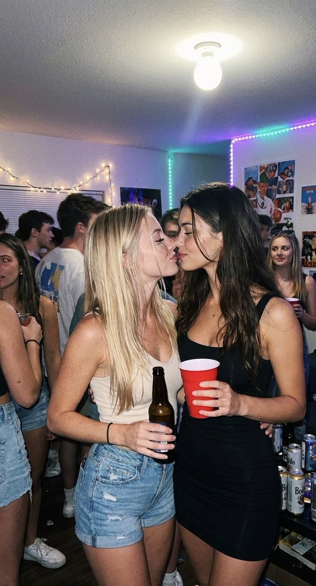 Sophie & Chloe tweet media
