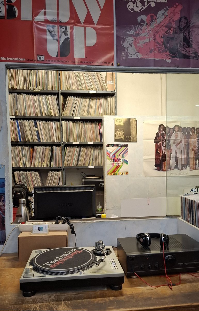 ActivistOfMusic's tweet image. 🎧 Midnight runs on grooves.
#Vinyl #analog #DJ #nowspinning