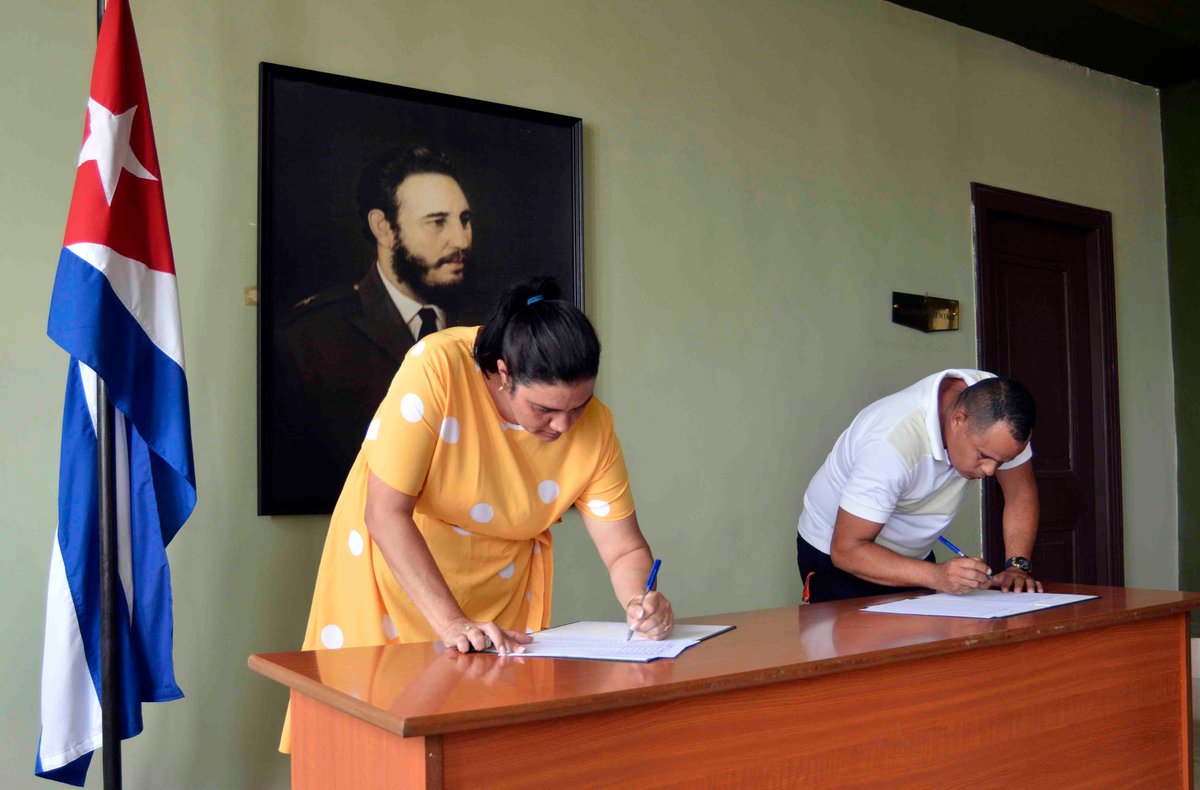 ✍️🇨🇺 Firmas por la Patria en el <a href="/TSupremoCU/">TSupremoCU</a> 
Magistrados y trabajadores respaldan el llamado contra las amenazas de guerra, el bloqueo y por la paz y soberanía nacional. 
#MiFirmaPorLaPatria
#CubaNoEstáSola