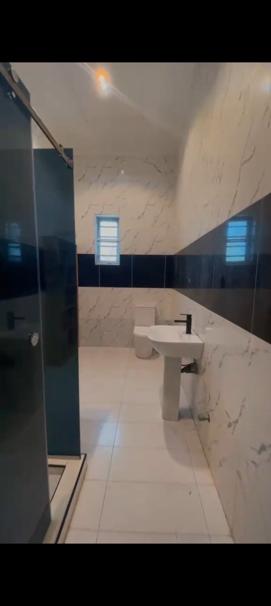 tayoolayeye's tweet photo. For sale

4 Bedrooms Semi detached duplex;
All en suite with 2 sitting rooms &amp;
Well equipped kitchen.

Price N235m

Jesus Blessing CEO John Obi Mikel The Sun Edo State Liam Rosenior Ruth BlueCo Rosemary #Chelsea #realestate #houseforsale #lagos South Africa https://t.co/aP0fQBYrBM