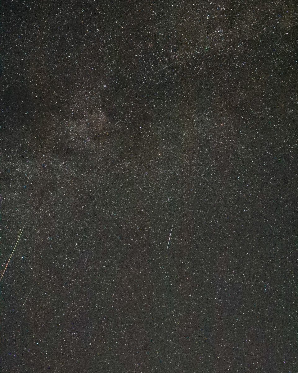 AliBasitt's tweet photo. Spent hours capturing this amazing event - Lyrids Meteor Shower 2026 
 
#meteorshower #lyridsmeteorshower #astrophoto #earthpix #lyrids https://t.co/zb48H4g5Vn
