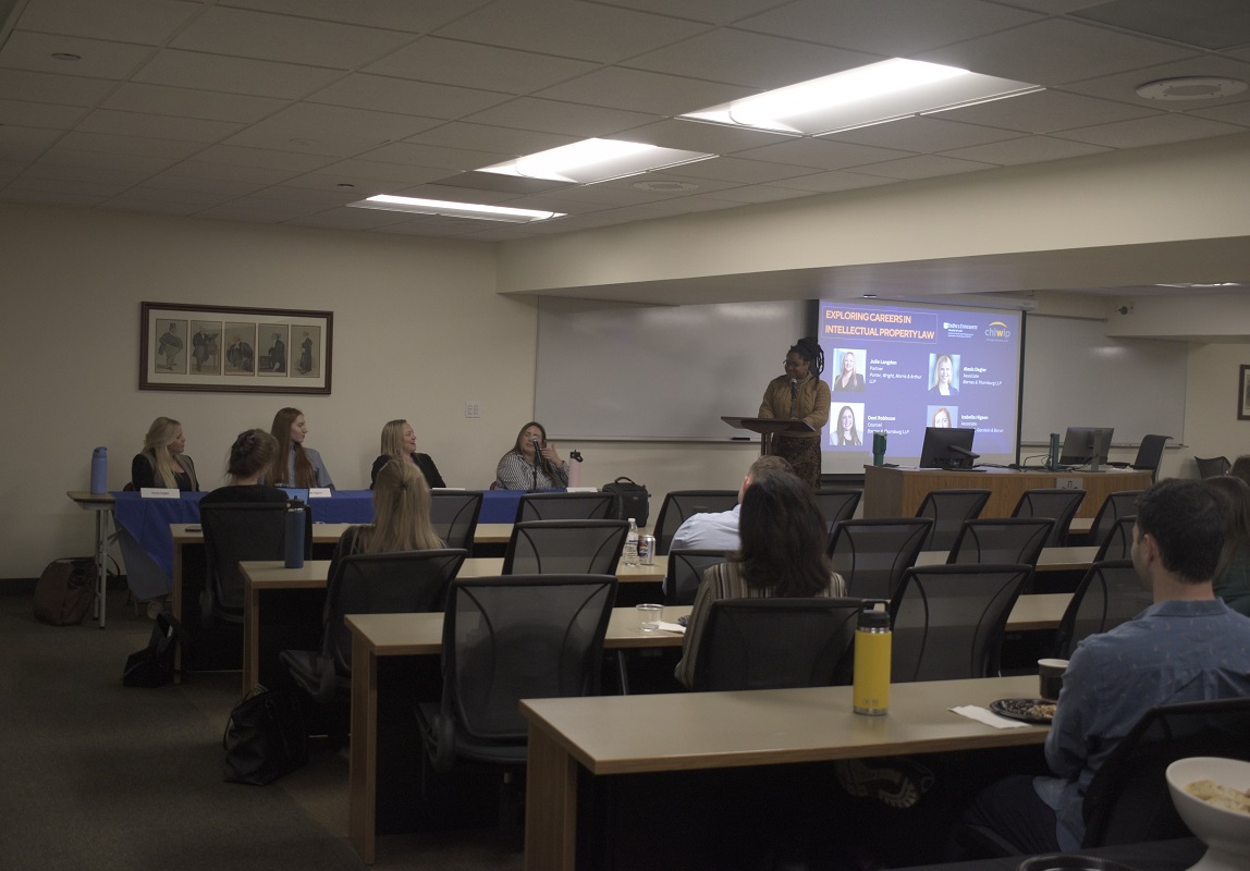 DePaulCIPLIT's tweet image. Thanks to Chicago Women in IP (ChiWIP) for a fantastic program on "Exploring Careers in Intellectual Property" last night at @DePaulLaw #lawstudents #iplaw #legalcareers